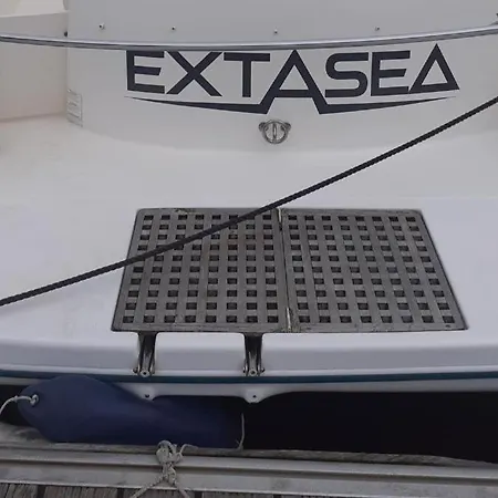 Extasea Botel